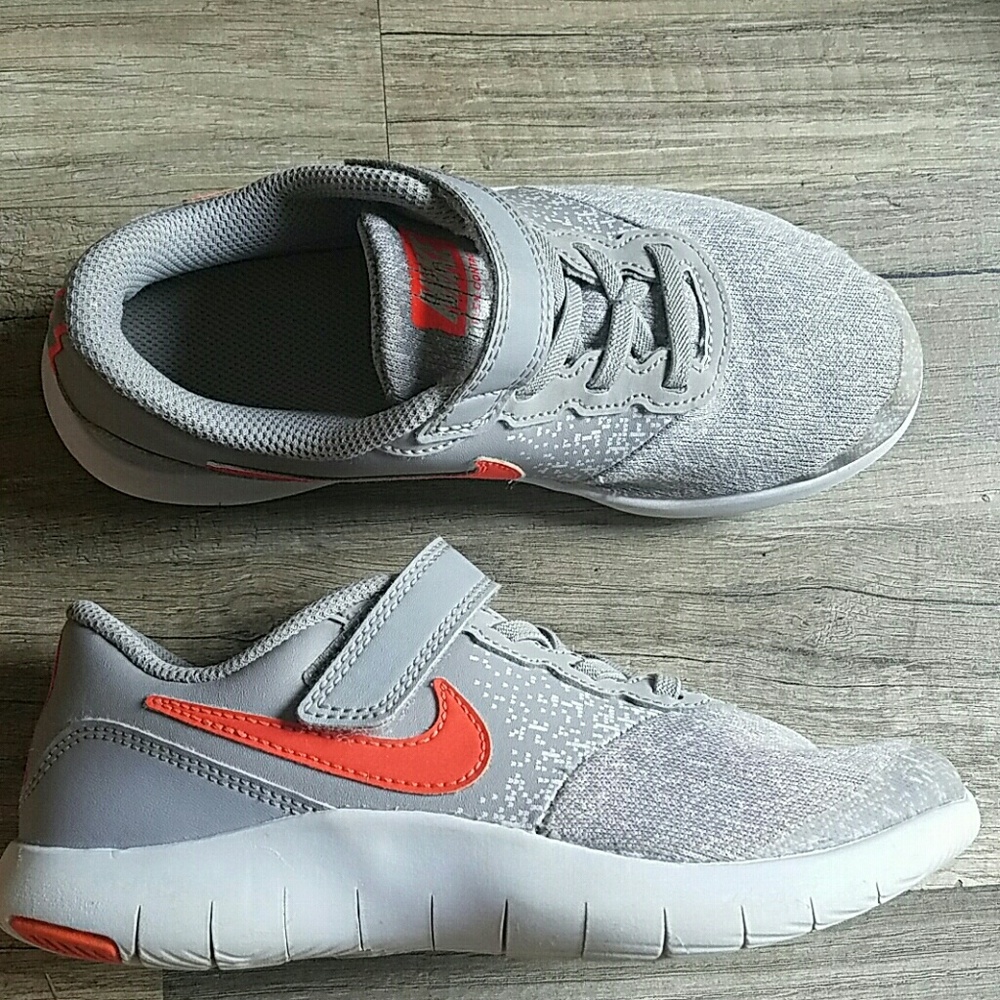 Boy nike flex contact shoes